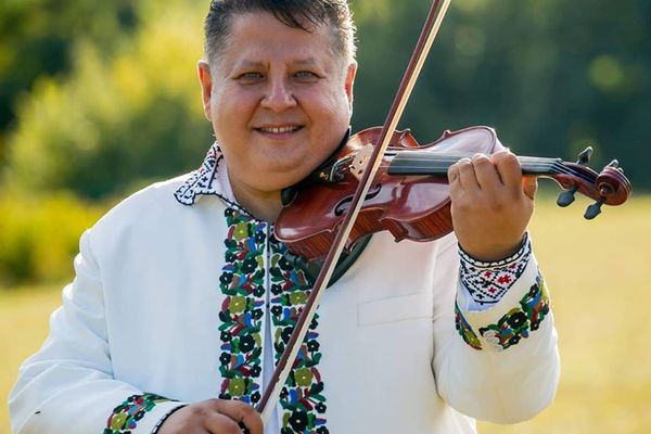 Seară folclorică aniversară cu Cristian Năstase