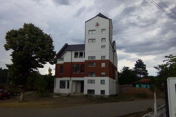 Primăria Ferești are sediu nou