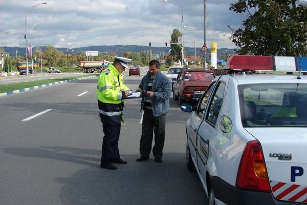 Polițiștii au prins în trafic o vasluiancă fără permis de conducere