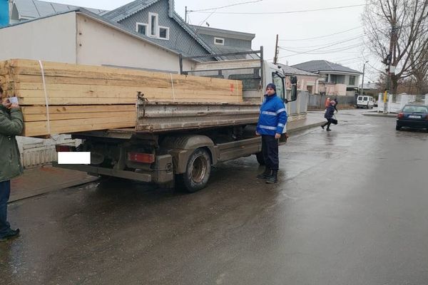 Material lemnos recuperat de jandarmii vasluieni