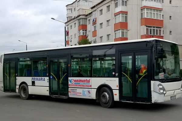 Salariații de la Transurb cer demisa directoarei Plăcintă