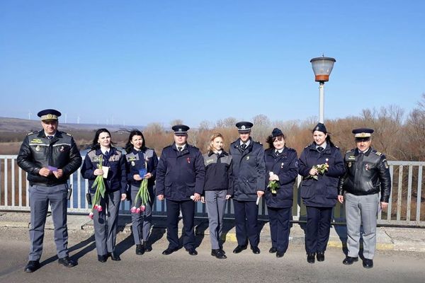 Schimb de mărțișoare între polițiștii de frontieră de la Vaslui și cei de la Leușeni