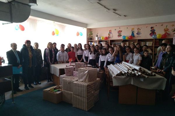 Donație de cărți pentru elevii Școlii din Sârma, R.Moldova