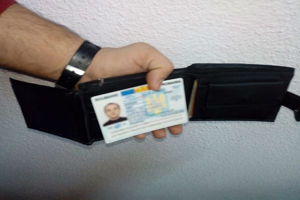 Cărţi de identitate false descoperite de poliţiştii de frontieră