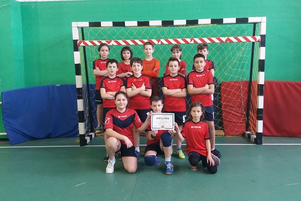 Școala ”Mihail Sadoveanu”, campioană pe zona Vaslui la minihandbal