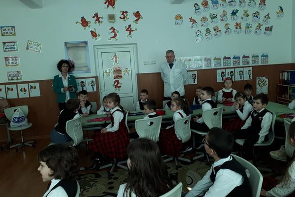 Elevii Școlii ”Dimitrie Cantemir” Vaslui, implicați în proiectul ”Să creștem sănătoși”