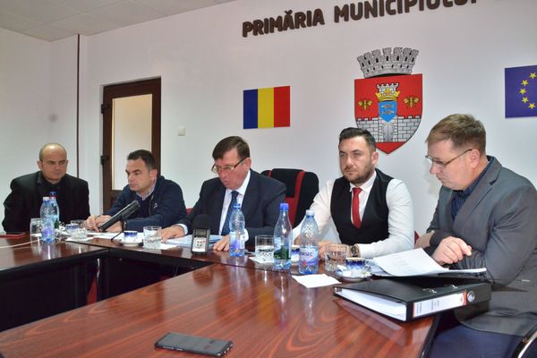Primarul Vasluiului vrea proceduri simplificate pentru accesarea banilor europeni