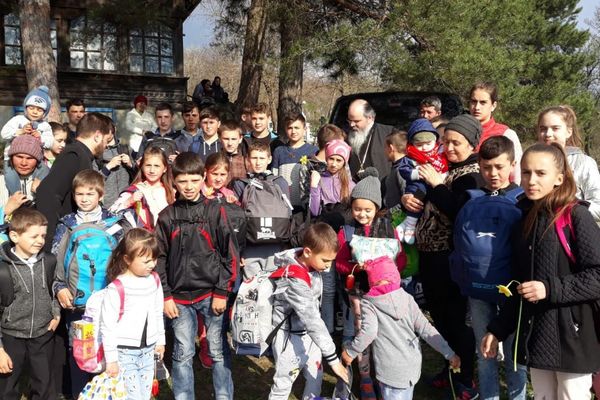 Daruri de Paşti pentru copiii din Ştioborăni şi Bouşori