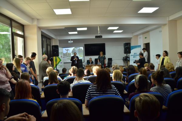 Astăzi se dă startul la Mica Olimpiadă de chimie