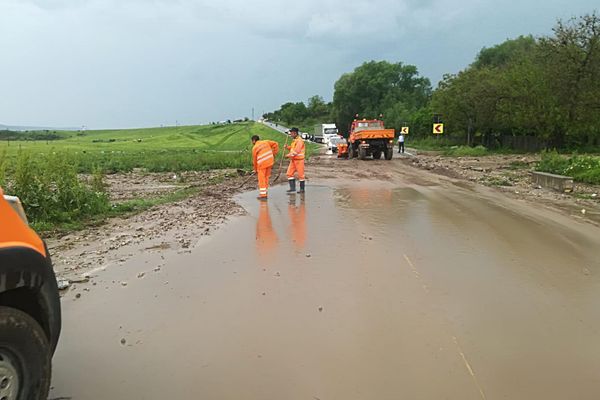 Trafic blocat pe European, iar porțiuni din DN 2F sunt inundate
