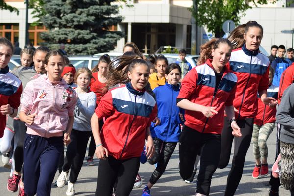 Competiții de ciclism și cros, de Ziua Tineretului