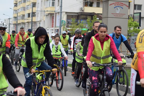 Peste 500 de vasluieni au participat la ”Vasluiul Pedalează”