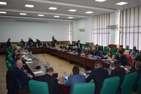 Ministrul Marius Budăi a fost prezent la Vaslui la o dezbatere pe tema legii pensiilor şi cea a salarizării