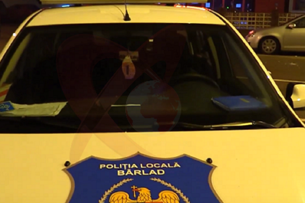 Polițist local din Bârlad atacat cu praștia și lovit cu piciorul, în timp ce urmărea un infractor!