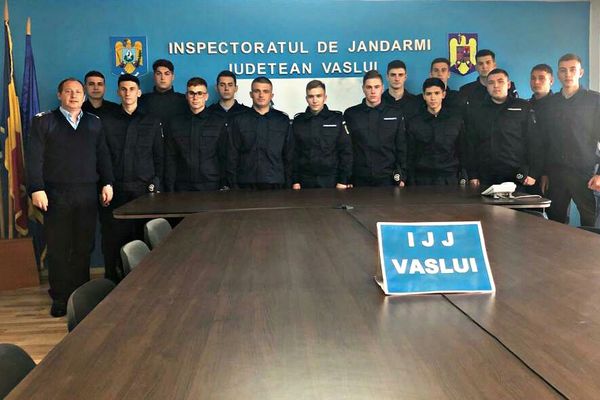 Elevi în practică la Jandarmeria Vaslui
