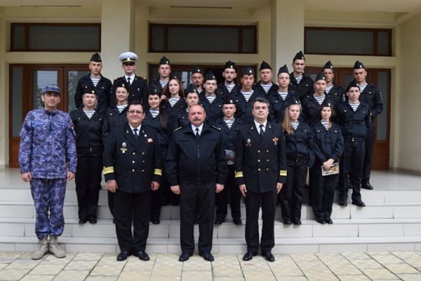 Elevi din Vetrișoaia, „cadeți” pentru o săptămână la Academia Navală „Mircea cel Bătrân”