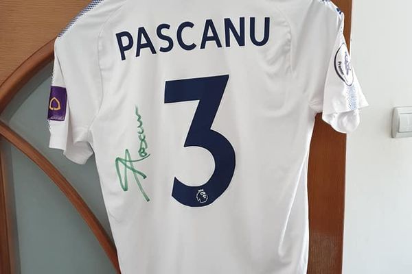 Tricourile eroilor naționalei României U21, scoase la licitație