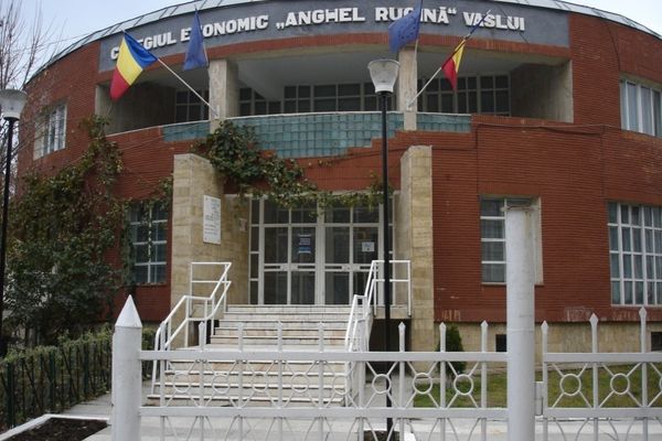 Elevii Colegiului ”Anghel Rugină” se vor instrui în Portugalia