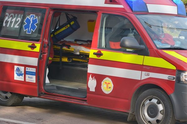 Un bărbat din Bogești a ajuns la spital după ce cuiul de la balotieră i-a căzut peste picior