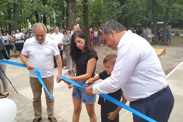 CJ Vaslui a inaugurat primele căsuțe moderne dintr-o tabără școlară de la Soroca