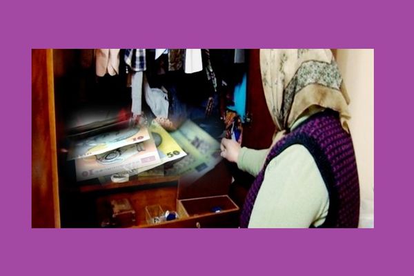 Două hoațe, căutate de polițiști după ce i-au furat unei bătrâne din Bârlad suma de 1500 de lei!