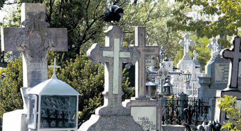Morminte din Cimitirul Eternitatea, în pericol de a se surpa din cauza precipitaţiilor din ultima perioadă