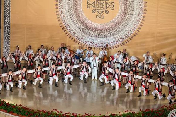 Hora Vasluiului participă la un festival de folclor în Polonia