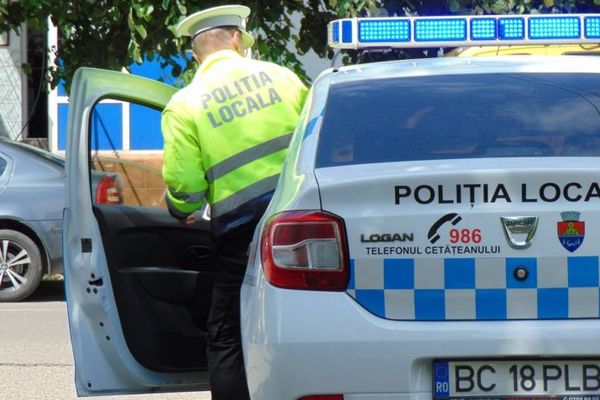 Trei hoți de buzunare, bârlădeni, prinși în Piața Centrală din Bacău