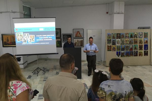 Muzeul vrea să reconstituie costumele emblematice ale unor personalități vasluiene