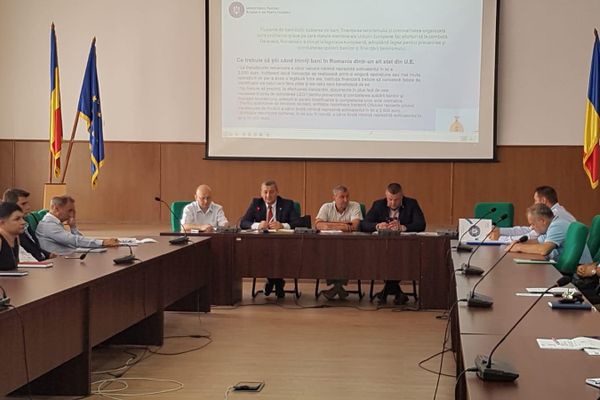 Autoritățile vasluiene au fost informate despre Campania Națională „Informare acasă! Siguranță în lume!”