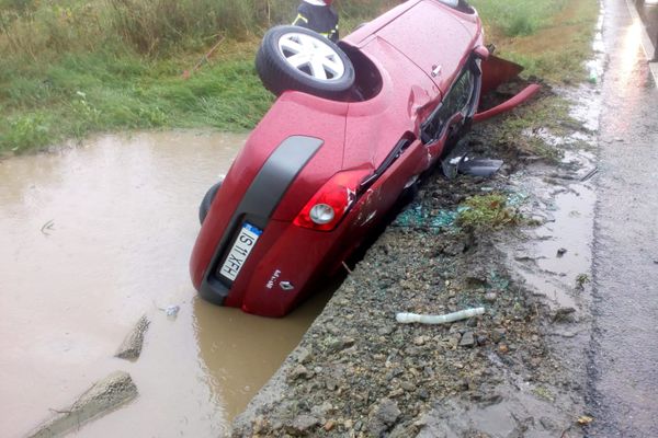 FOTO. Accident spectaculos pe DE 581, pe raza comunei Banca