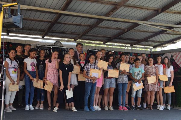 GALERIE FOTO: Performanța în educație, premiată la Gârceni
