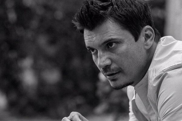 Actorul originar din Bârlad, Emilian Oprea, s-a căsătorit în secret. Cum arată soția lui.