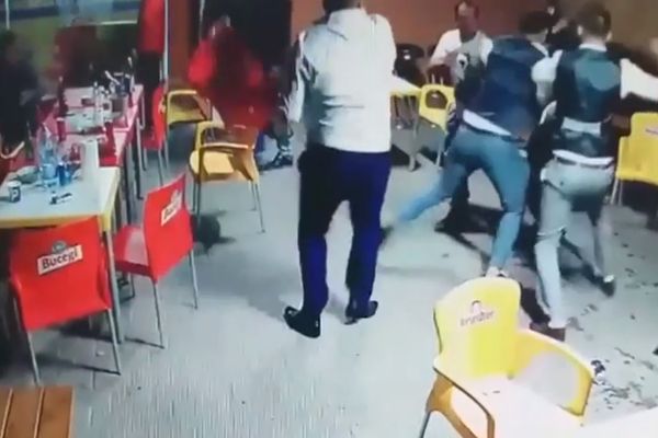 Incendiu în zona Confecții din Bârlad - VIDEO