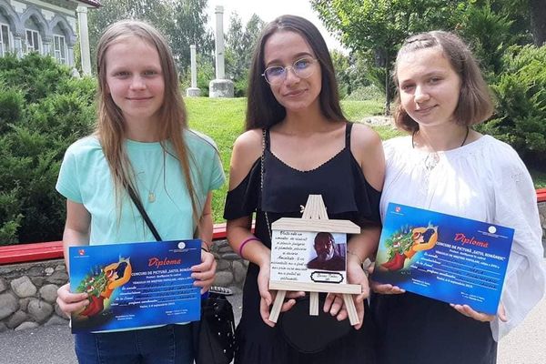 Se cunosc câștigătorii de la concursul de pictură din cadrul Târgului Meșterilor Populari