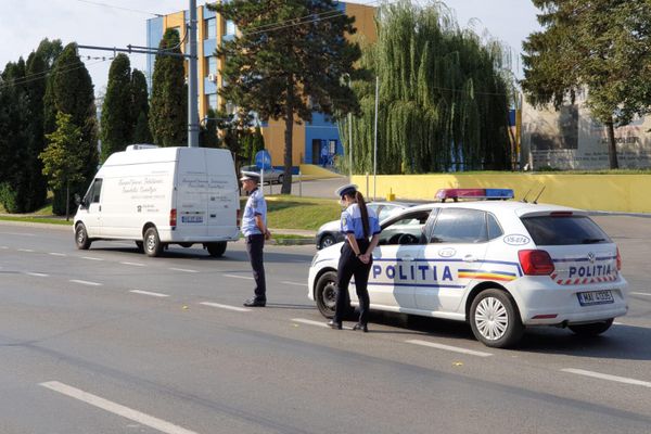 Din 12 octombrie, sancțiuni mai dure pentru cei care folosesc telefonul la volan