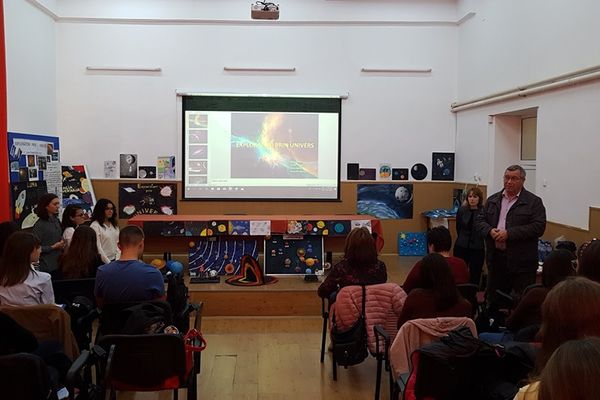 Colegiul ”Cuza Vodă” Huși, gazda simpozionului ”Exploratori prin Univers”
