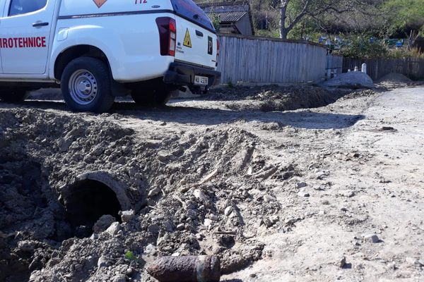 Proiectil descoperit pe marginea unui șanț la Bursuci