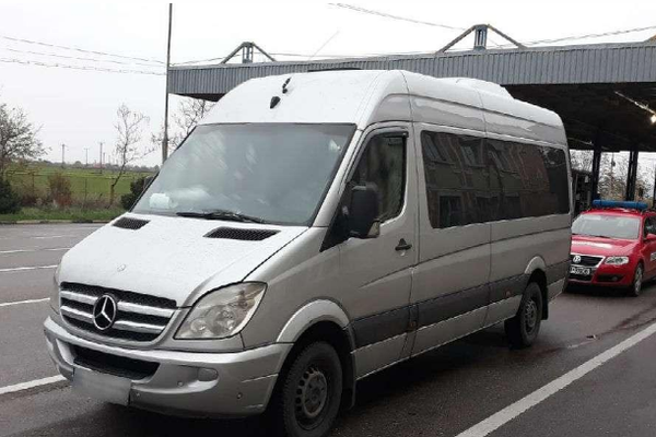 Microbuz furat în Germania oprit la frontieră, în Vama Albița