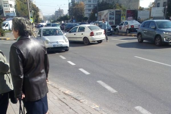 Răsturnare spectaculoasă la Negrești! Pasagerii mașinii sunt în stare gravă!