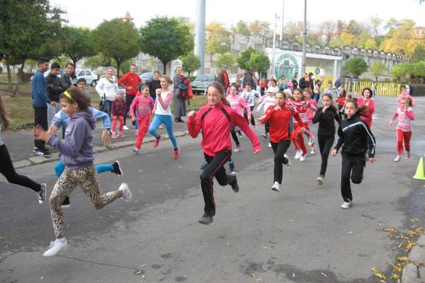 Zeci de elevi din Vaslui, așteptați să facă mișcare la Crosul Bobocilor