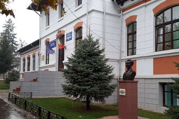 O elevă a Școlii ”Constantin Parfene” Vaslui are nevoie urgentă de sânge