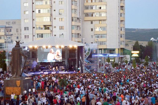 La Vaslui, Ziua Națională va fi marcată printr-un spectacol folcloric