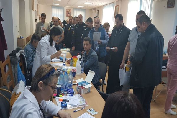 Campanie de donare de sânge la Episcopia Hușilor