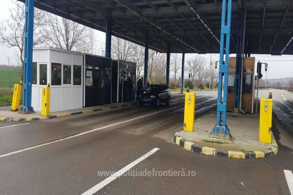 Ansamblu de vehicule fără drept de circulaţie, descoperit la controlul de frontieră