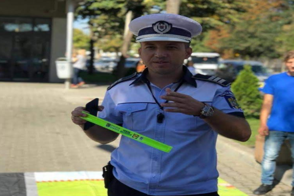 Un polițist aflat în timpul liber a imobilizat un șofer beat