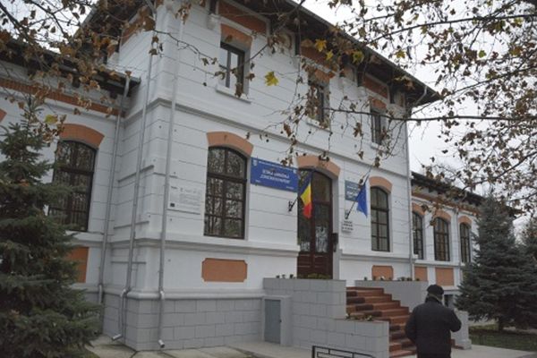 Vaslui: Școala cu 7 secții de votare!