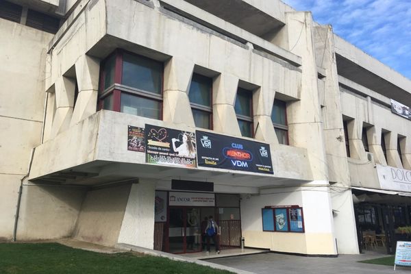 Vasluian ajuns în arest, după ce a amenințat agenții de pază de la un club cu o drujbă