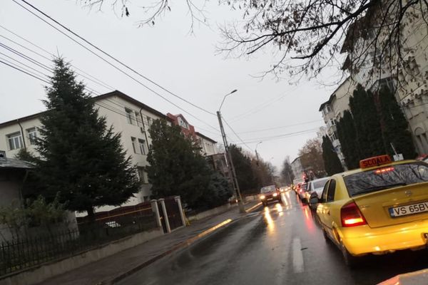 Primăria reacționează cu privire la scandalul semaforului de la intersecția din dreptul LMK Vaslui
