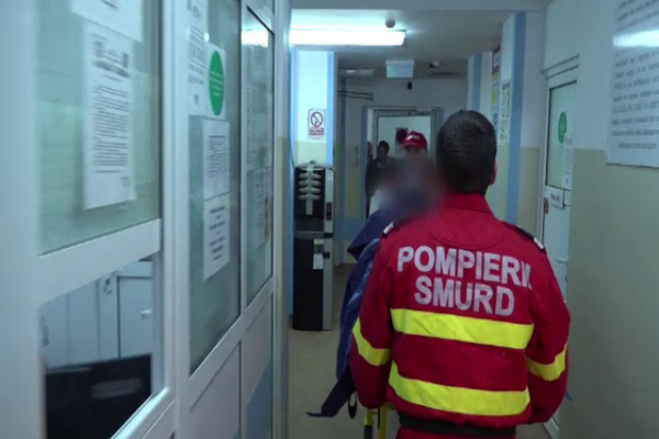 Copil de 11 ani, adus în comă la spital, după ce a fost lovit de un cal